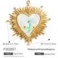 Pendentif cœur en acier inoxydable doré avec détails émaillés et dimensions - Style Floral Coloré Base Blanche Rayon Radial (PJ93897)