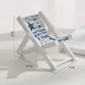 Detailansicht des Miniatur-Holz-Strandstuhl-Handyhalters mit Stoff und Struktur. - Ozeanblauer Stoff - Stern-Stil