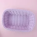 Panier de rangement tressé rose, détail panier rotin plastique violet pour bureau et maison. - Mauve Clair