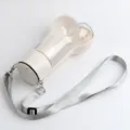 Tragbare Haustier-Wasserflasche mit Gurt Knochenform Hunde Outdoor Trinkbecher Futterspender - Knochen Tragbare Wasserflasche / Weiß