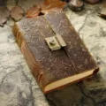 Vintage gepraegtes Leder Tagebuch mit Zahlenschloss, klassisches Notizbuch fuer Geschenke. - Vintage-Notizbuch mit Zahlenschloss / Crazy Horse Graviert - Typ A6