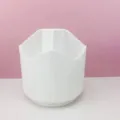 Vue détaillée du porte-stylo rotatif blanc montrant clairement la structure multi-compartiments. - Blanc