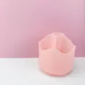 Organizador giratorio rosa para bolígrafos y brochas de maquillaje con múltiples compartimentos. - Rosa Naranja Mate