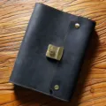 Vintage A5 Echtleder Ringbuch Notizbuch mit Messing Zahlenschloss Buero Tagebuch. - Liniertes Ersatzmine 96 Blatt / Schwarzes Crazy Horse