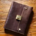 Vintage A5 Echtleder Notizbuch mit Zahlenschloss, braunes Retro Tagebuch fur Buro. - Liniertes Ersatzmine 96 Blatt / Kaffeebraunes Crazy-Horse-Leder