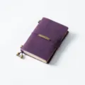 Violetter Vintage Leder Notizbuch, handgemachtes Traveler Journal Tagebuch für Notizen. - Reisepass-Größe / Crazy Horse Tiefviolett