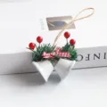 Adorno de campana navideña con agujas de pino bayas rojas lazo de cuadros decoración - Blanco