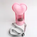 Tragbare rosa herzförmige Haustier Wasserflasche Outdoor Hund Reise Trinkbecher Gurt - Knochen Tragbare Wasser- und Futterflasche / Rosa