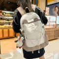 Großer Schulrucksack in Weiß und Khaki mit Bärenohren und einem Pinguin-Anhänger - L / Mit Anhänger / Khaki