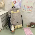 Großer grauer und gelber Studentenrucksack mit niedlichem Pinguin-Plüschanhänger - L / Mit Anhänger / Schwarz