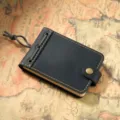 Mini vintage Leder Notizbuch Taschenformat, tragbares Notizbuch mit Druckknopf Kordel. - Schwarz