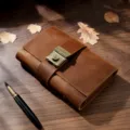 Carnet de notes en cuir vintage fait main avec cadenas à combinaison, journal intime marron. - Recharges lignées 96 feuilles / A6 Cuir crazy horse marron (185x130 mm)