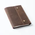 Vintage Echtleder A5 Notizbuchhülle, rustikale braune Planer Abdeckung mit Druckknopf. - 88 Blatt liniertes Papier / Crazy-Horse-Kaffee (Inklusive Einlage)