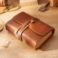 Vintage braunes Leder Notizbuch, handgemachtes Retro Tagebuch mit Band und Kraftpapier. - Crazy Horse Braun