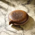 Retro Verruecktes Pferd Leder Mini Massstab, handgemachte tragbare runde Rindsleder Messwerkzeug. - Graviertes Gelbbraun (Rund)