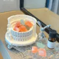 Primer plano del juego difusor de piedra de cristal de aromaterapia con recipiente. - Estilo Coliseo Romano