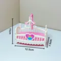 Cama de bebé en miniatura para casa de muñecas cuna rosa juguete con móvil y corazón. - Blanco