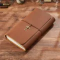 Braunes Leder Reisetagebuch Vintage Notizbuch mit Flugzeug Anhänger für tägliche Notizen - Reguläre Passform / Crazy Horse Braun