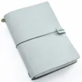 Taccuino da viaggio in pelle diario di scrittura con chiusura elastica blu pastello - Taccuino da viaggio in pelle cerata nebbia bianca / Pelle cerata nebbia bianca verde erba - Formato A5