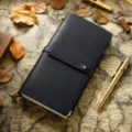Carnet de voyage en cuir noir agenda vintage couverture de passeport avec lanière stylo. - Coupe régulière / Noir