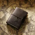 Carnet de voyage en cuir vintage avec pendentif boussole journal rétro pour notes et écriture - Format passeport / Café Crazy Horse
