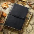 Carnet de notes en cuir noir vintage avec fermeture à ceinture, couverture de journal. - Modèle A5 / Noir