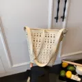Elegante cremeweiße lasergeschnittene hohle Beuteltasche für Damen mit Schultergurt - Off-white Einzeltasche