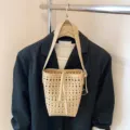 Elegante beige ausgehöhlte Eimertasche mit geometrischen Mustern für den Sommer - Khaki Einzeltasche