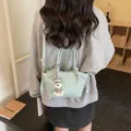 Schicke mintgrüne kleine Eimertasche mit niedlichem Schnauzer-Hundeanhänger für Damen - Mit Anhänger / Blau
