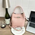Rosa Eimer-Tasche mit Lychee-Maserung, Schloss und Tragegriff - Bag Only (Without Pendant) / Rosa