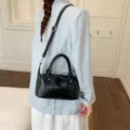 Sac Boston classique en cuir souple noir avec bandoulière réglable - Sac Unique / Noir