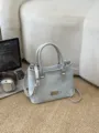 Sac fourre-tout en jean bleu clair avec strass et bandoulière argentée. - Bleu Clair Strass (Sac Seul)