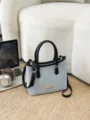 Sac à main seau en denim bleu clair pour femme avec poignées et bandoulière en similicuir - Noir Bleu (Sac Seul)