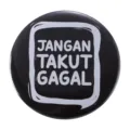 Motivational pin badge with Indonesian text Jangan Takut Gagal on black base. - JANGAN TAKUT Inspirational Quote (MXZ087)