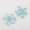 Cuentas de flores de iris acrílicas azul aqua iridiscentes para la creación de joyas DIY - 20 Piezas/Paquete / Azul