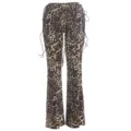 Dettaglio del pantalone a zampa leopardato con lacci laterali e vita bassa aderente. - Taglia S / Stampa leopardata
