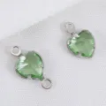 Groene glazen hart bedeltjes met roestvrijstalen zettingen voor handgemaakte sieraden - Dubbele Lus (6x11,5mm) / Staal Lichtgroen