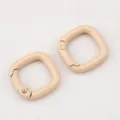 Set di due anelli a molla quadrati beige opaco in lega per accessori portachiavi fai da te - Confezione da 10 / Albicocca Nude