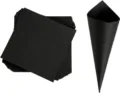 Pila di cartoncino quadrato nero e un cono di carta per coriandoli arrotolato. - Tubo di Carta Nero (441#) / 30 Fogli / Nero