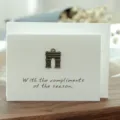 Elegante tarjeta de felicitación blanca con amuleto del Arco de Triunfo y sobre - Estilo Arco de Triunfo (305#)