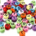 Colorful acrylic round beads with black alphabet letters for DIY jewelry - 100 Pieces/Pack / Solid Mixed Colors With Black Letters