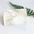 Elegante tarjeta de felicitación marmoleada con letras doradas y sobre blanco incluido - Estilo Especially For You