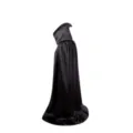 Detailansicht eines langen schwarzen Satin-Umhangs mit Kapuze für Halloween-Cosplay - 80cm / Morgenmantel / Schwarz