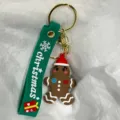 Detail des Weihnachts-Lebkuchenmann-Schlüsselanhängers mit grünem Silikonband. - Lebkuchenmann mit Herz und Weihnachtsmütze