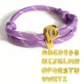 Buntes Dopamin geflochtenes Seil Armband mit goldenem 3D Initialen Buchstaben. - Violettes Seil mit Weißen Punkten