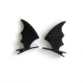 Schwarze Halloween Fledermausflügel Haarspangen für Gothic Kostüm und Party Styling - Schwarzes Vliesstoff Haarclip Paar