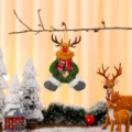 Schattig rendier pluche ornament met rode sjaal en gouden hart voor de kerstboom - Rood-Groene Hart Stijl (Rendier)