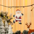 Pluche kerstman hangend ornament figuurtje voor de kerstboom feestversieringen - Rood-Groene Dansende Stijl (Kerstman)