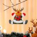 Handgemaakte pluchen rendier kerstboomversiering met groen pakje en rode sjaal details - Rood en groen stijl met open benen (Rendier)