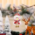 Pluche sneeuwpop kerstboom ornament met rode sjaal en kleine gouden belletjes - Rood-Groene Kleine Bel Hanger (Sneeuwpop)